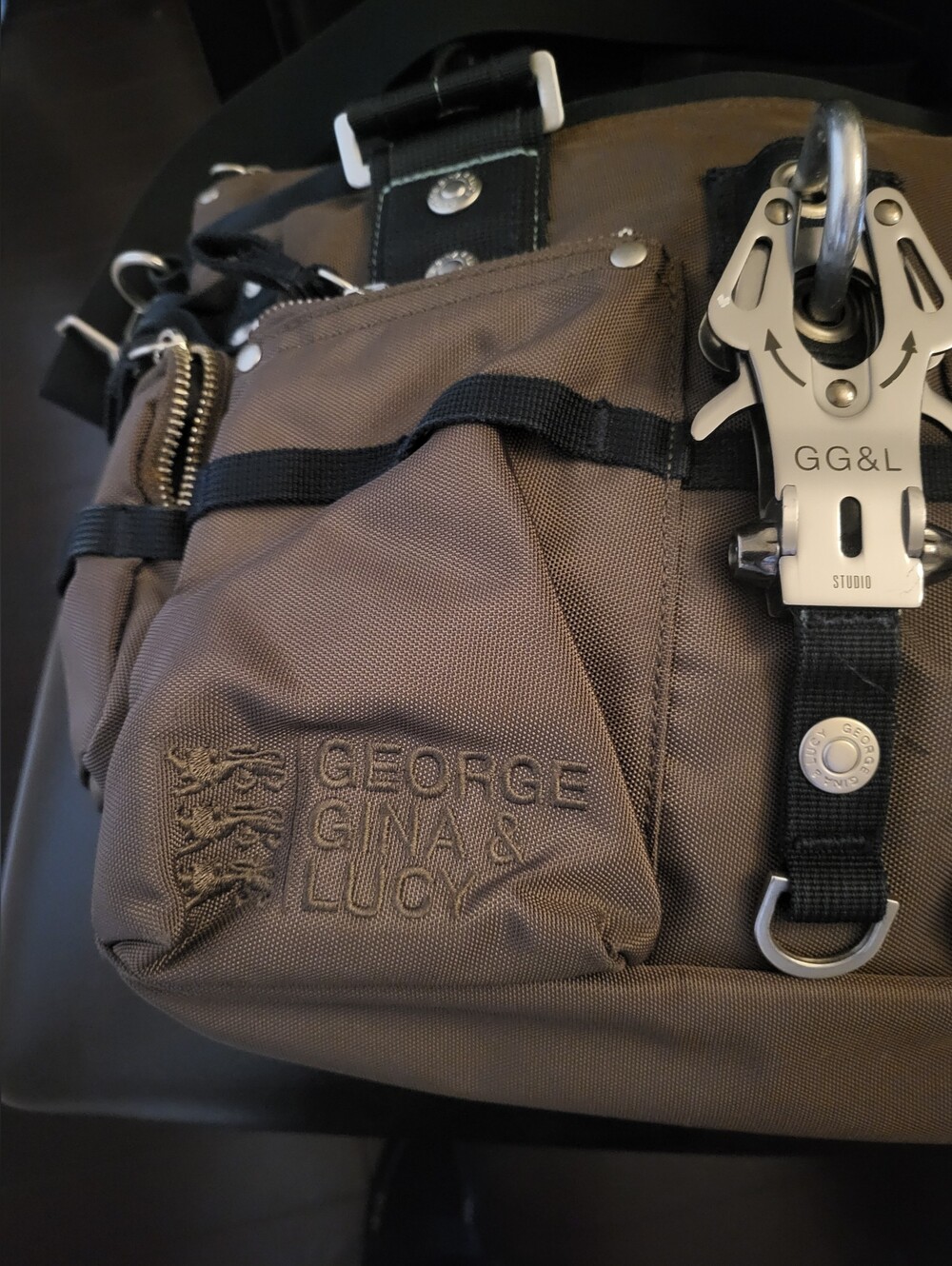 George Gina & Lucy “6ix” Shoulder Bag - Picture 3 of 9